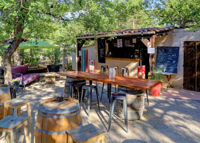 Au D'esparron Avec Terrasse - Api-1-52-578 *